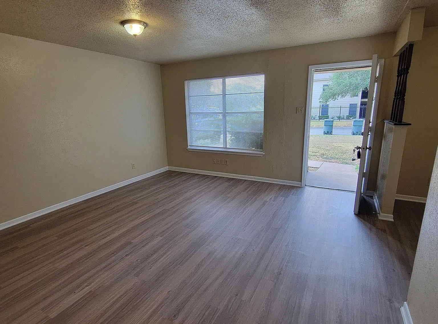 2 bed, 832 sqft, $795 — Photo 2