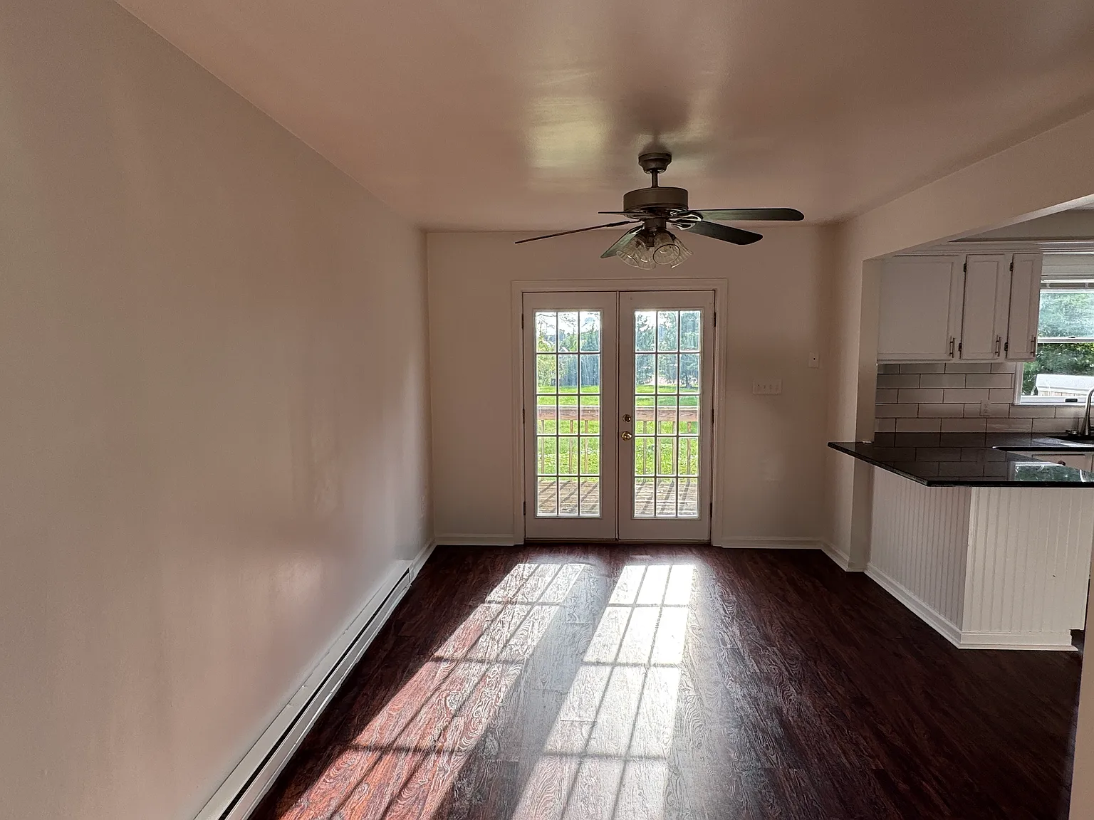 3 bed, 1.5 bath, 2070 sqft, $1,895 — Photo 3