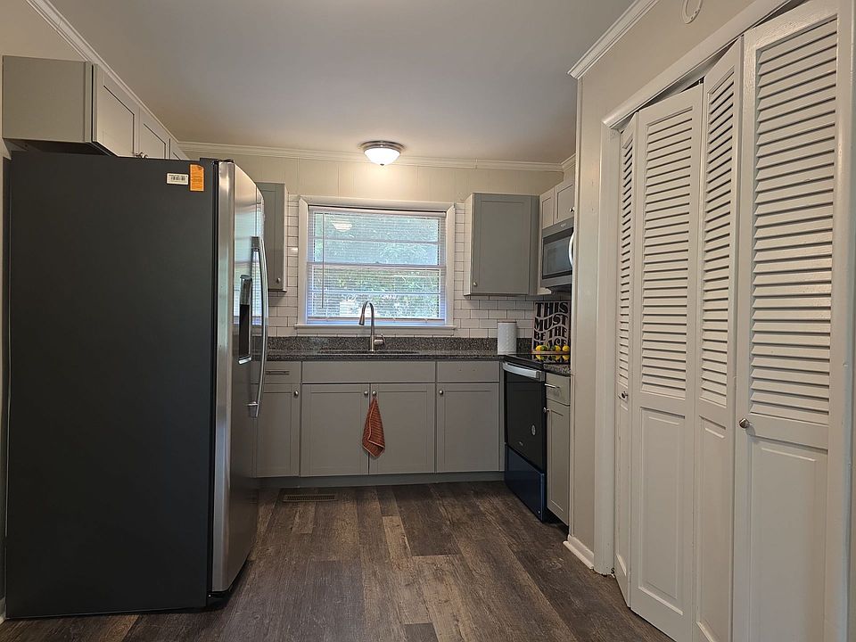 1st image of 4204 Lakeview Dr NW