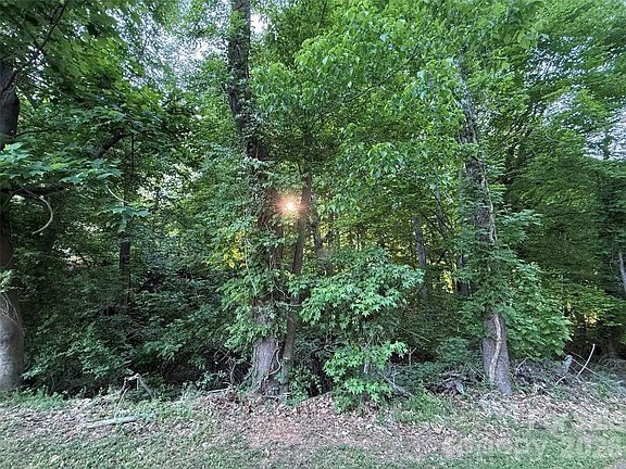 5th image of 300 Maymont Dr