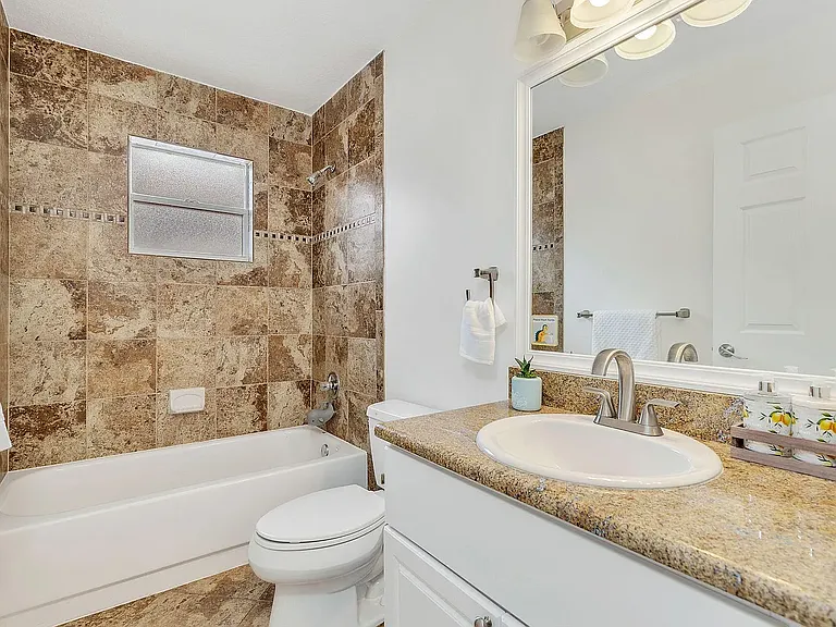 1304 Waterway Cove Dr — Photo 16