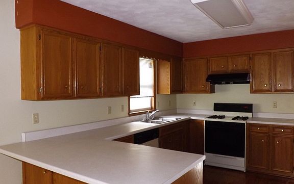 2nd image of 4902 Zenith Pkwy