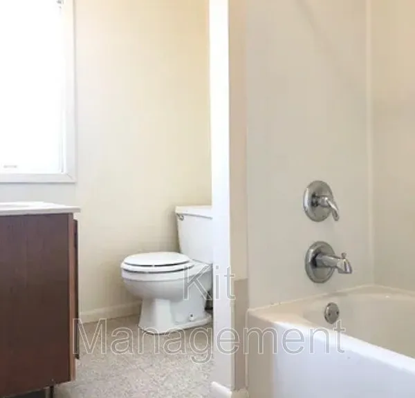 842 Toronto Ave — Photo 10