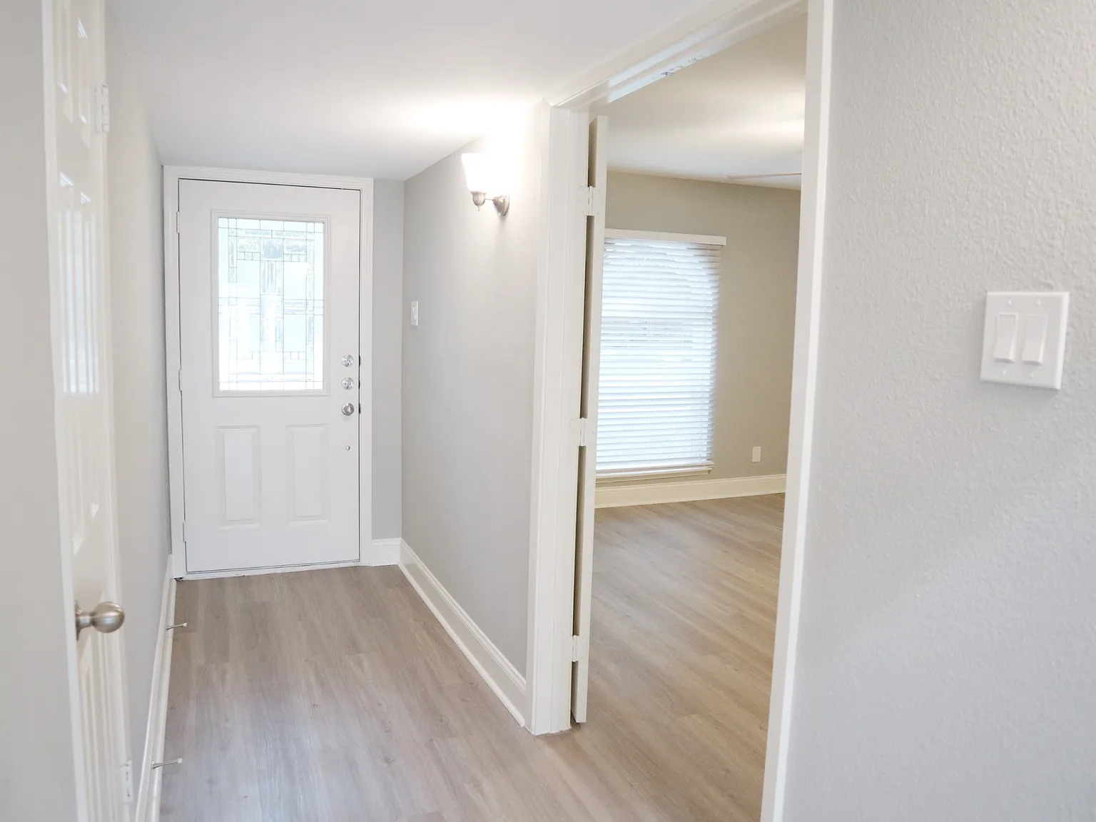 3 bed, 1460 sqft, $2,345 — Photo 3