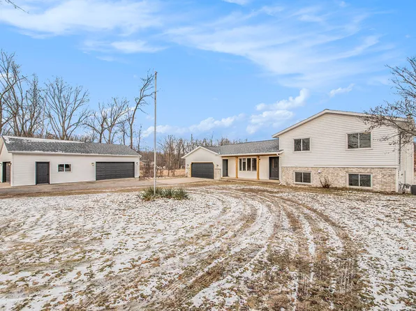 9095 76th St SE, Alto, MI 49302