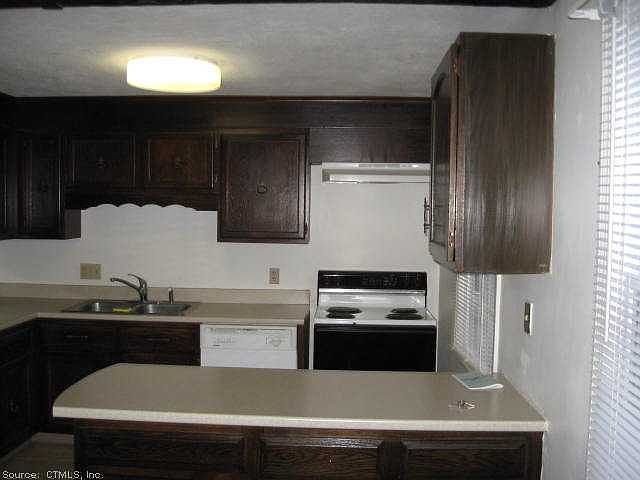 2nd image of 752 Long Hill Rd