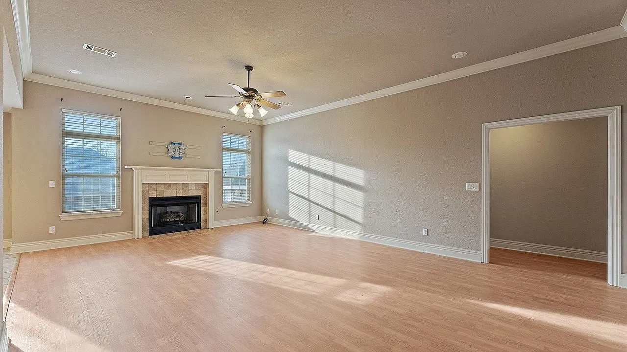 4 bed, 2.0 bath, 2180 sqft, $2,295 — Photo 4