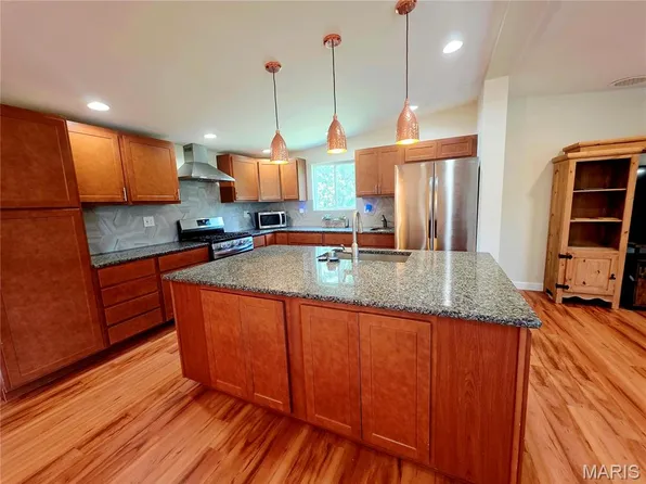 25484 Sky Dr, Warrenton, MO 63383