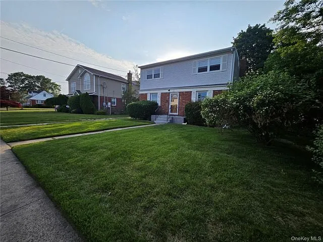 1571 Powers Ave — Photo 3