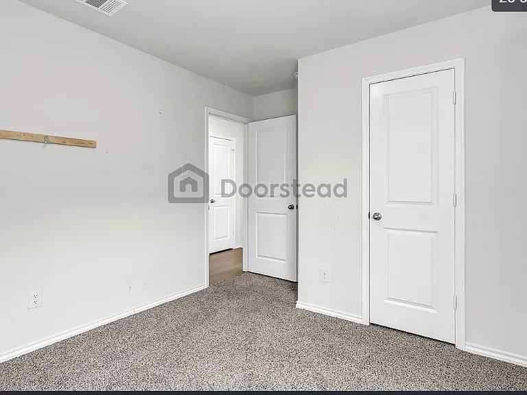 13009 Enclave Pkwy — Photo 6