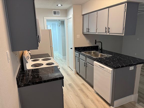 3rd image of 7107 Holly Hill Dr APT 102