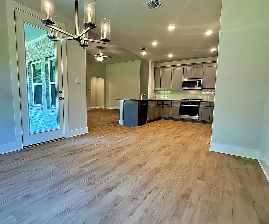 1st image of 6018 Vivian Ln