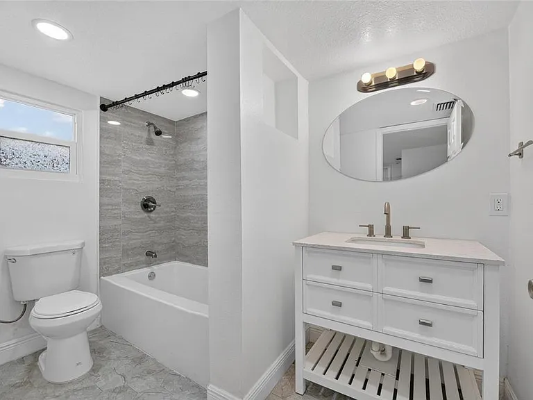 10004 N 25th St — Photo 3
