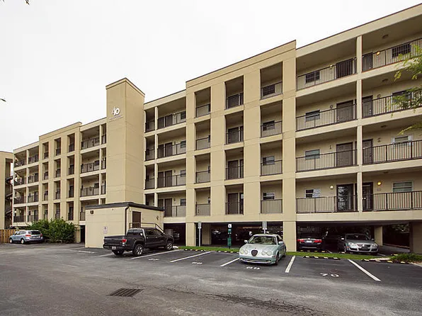 40 Bee St APT 206, Charleston, SC 29403