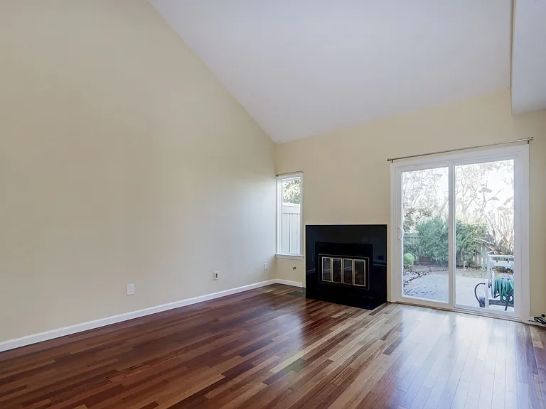 216 Greenview Dr — Photo 7