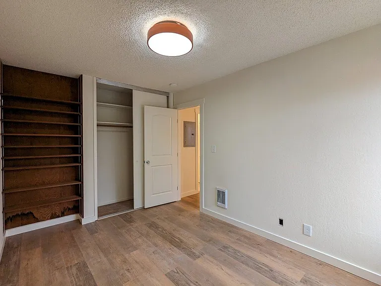 Oxford-Cedar Apartments — Photo 24