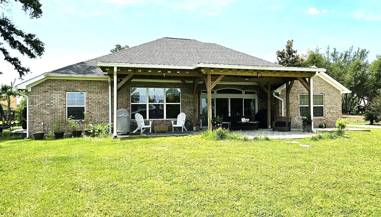 4 bed, 2321 sqft, $3,000 — Photo 2