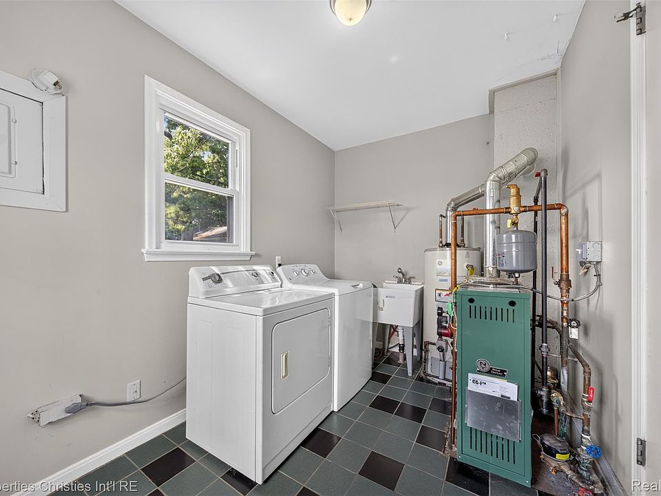 880 Jewell St, photo 21
