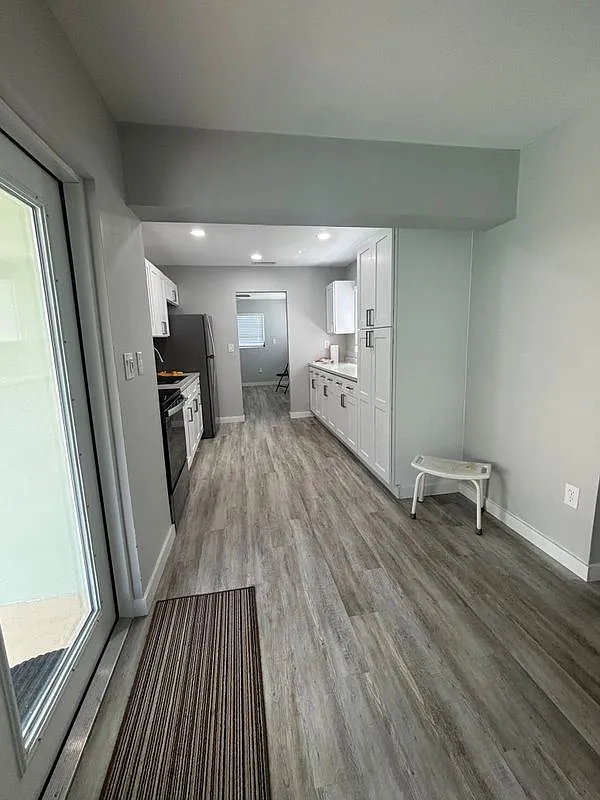 3 bed, 2.0 bath, 1242 sqft, $3,200 — Photo 3