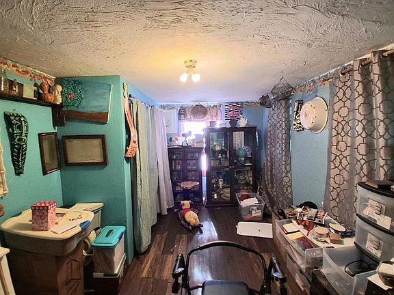 4th image of 618 W Wood St
