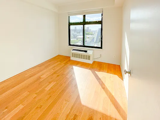 Rented by MySpaceNYC | media 28