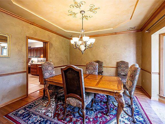 4th image of 3921 Bridgewood Cir