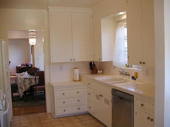 Kitchen with breakfast nook
