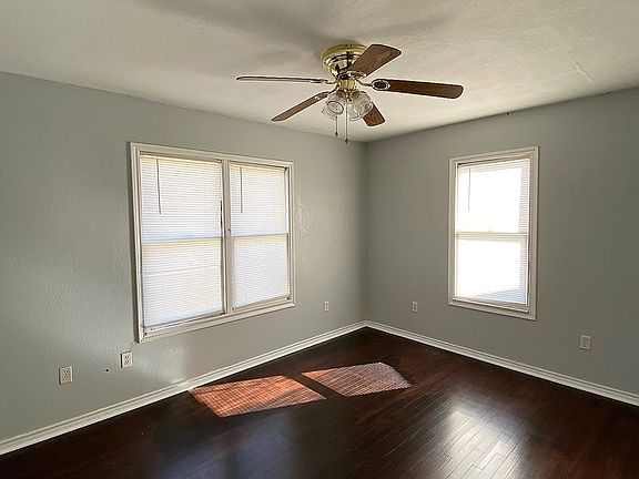 3rd image of 225 Saint Johns St