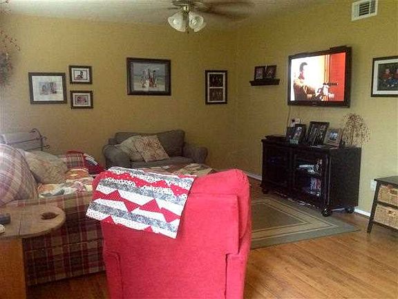 2nd image of 125 Russell Dr