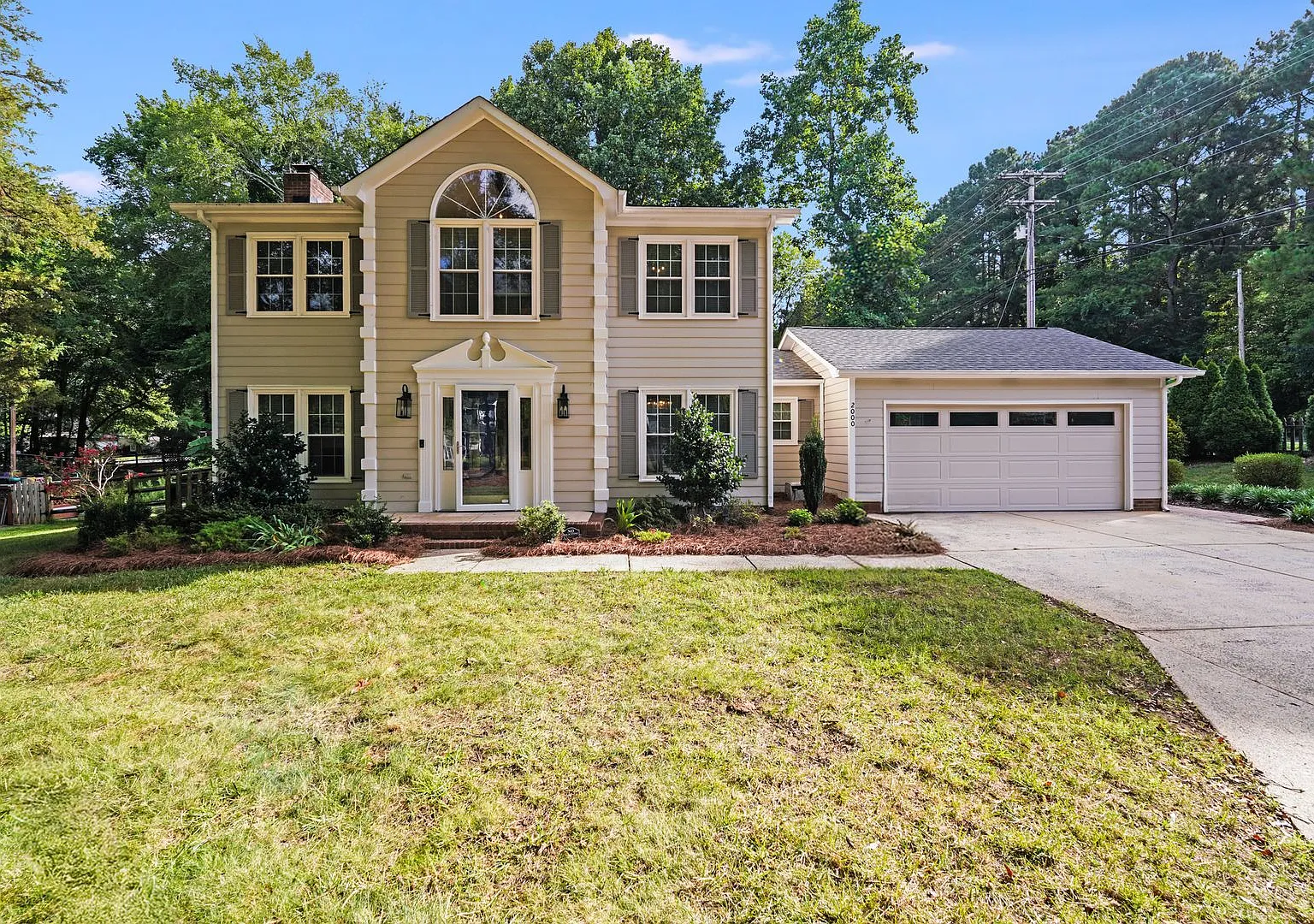 Hunley Creek Charmer: 3BR with Garage Studio, Cathedral Ceilings & Prime Location! — Photo 1