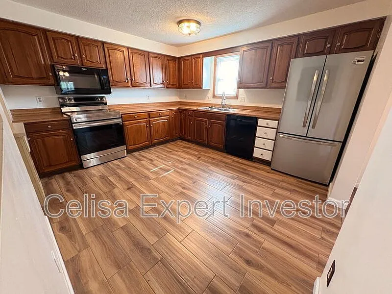 3 bed, 2.0 bath, 1554 sqft, $1,700 — Photo 4