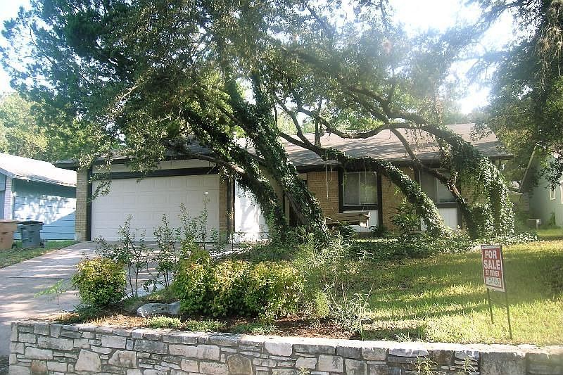 1st image of 922 Acorn Oaks Dr