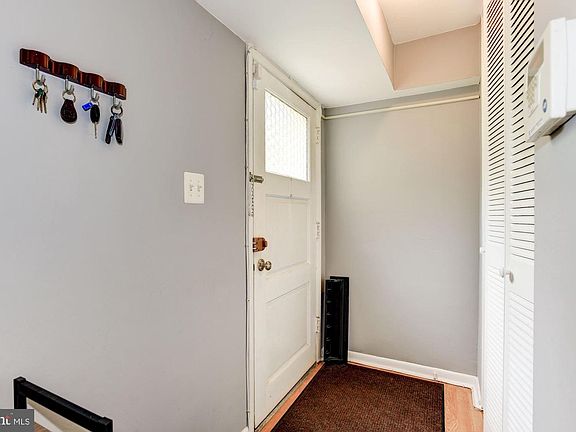 3rd image of 10620 Weymouth St #W-1