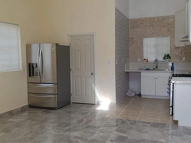 950 E G St #B — Photo 6