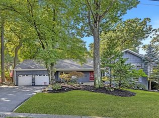 17 Tall Oaks Dr, Wayne, NJ 07470