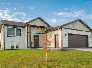 615 7th Ave NE, Plainview, MN 55964