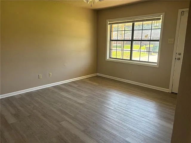 14193 Lindsay Dr — Photo 2
