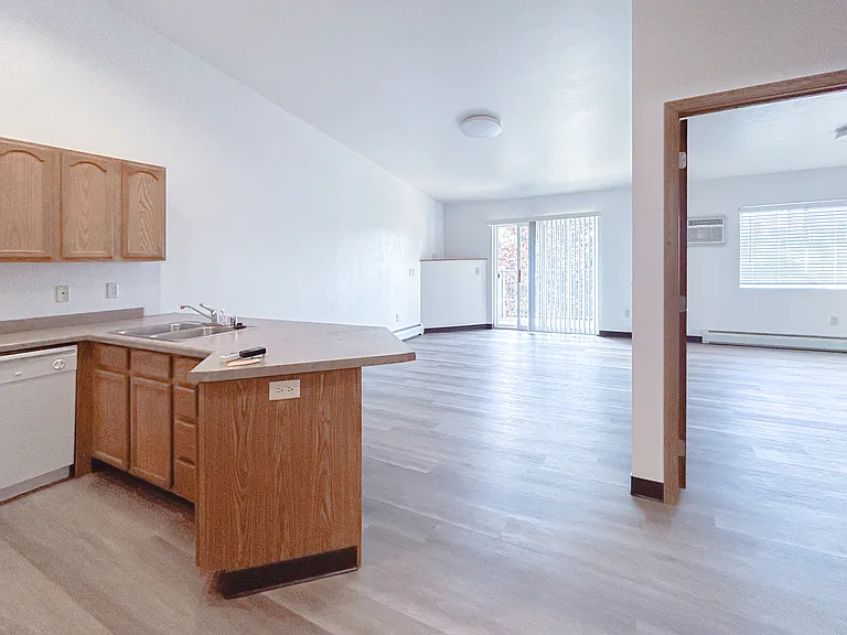 College Avenue Apartments — Photo 9