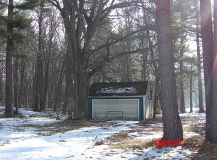 304 N Cedar St, Sanford, MI 48657