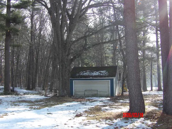 304 N Cedar St, Sanford, MI 48657