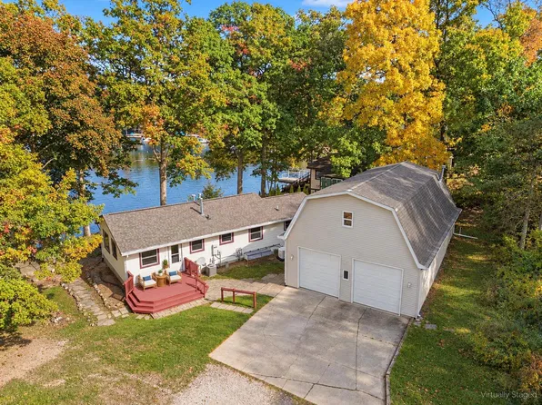 12066 Weiman Dr, Pinckney, MI 48169