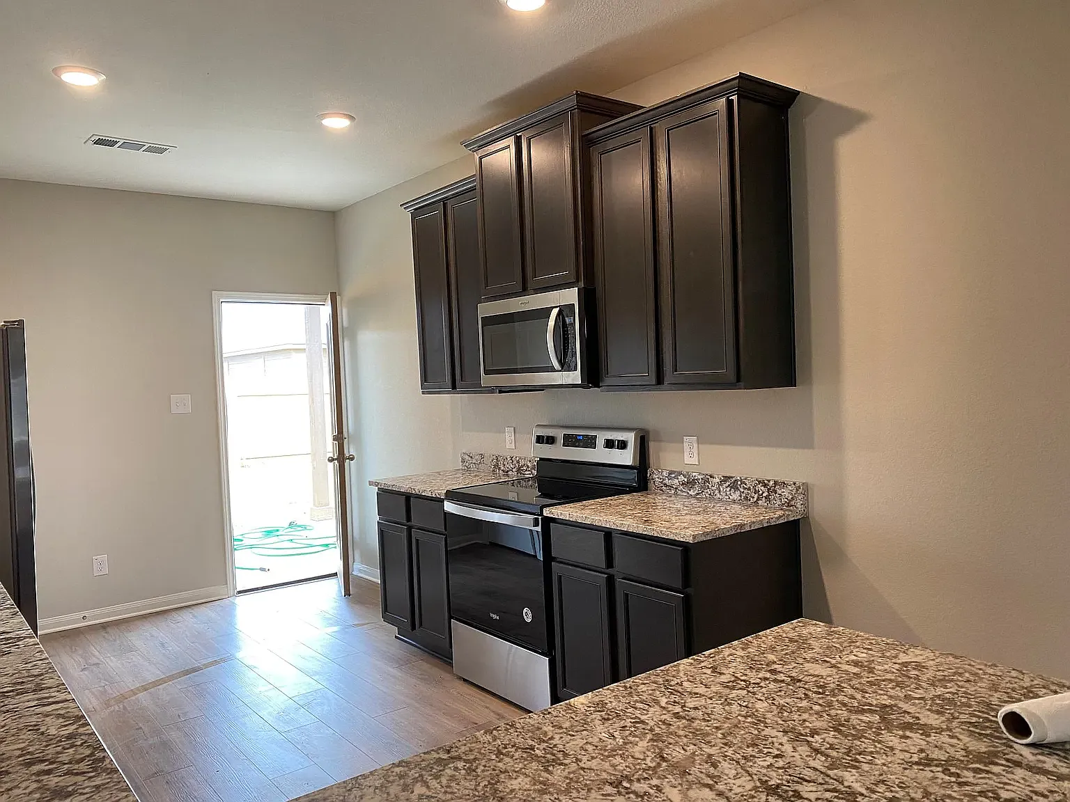 4 bed, 1835 sqft, $1,900 — Photo 3