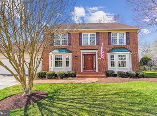6 Vinson Ct, Sterling, VA 20165