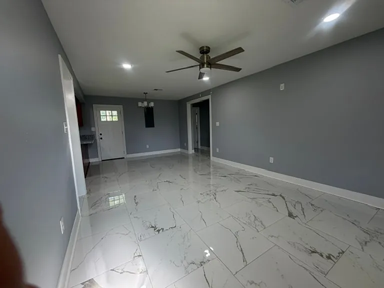 2704 General Moore Ave — Photo 2