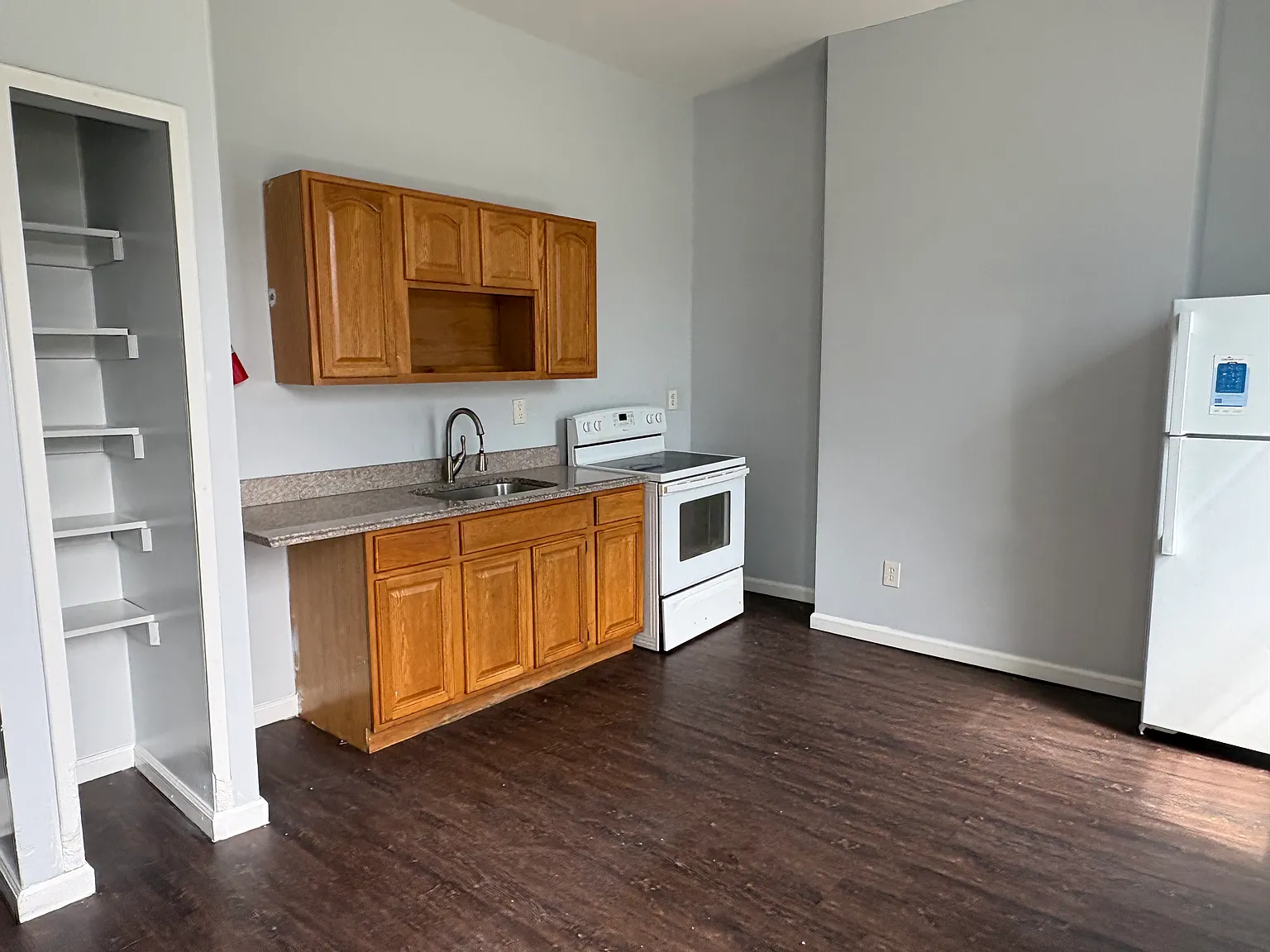 384 Washington St — Photo 2