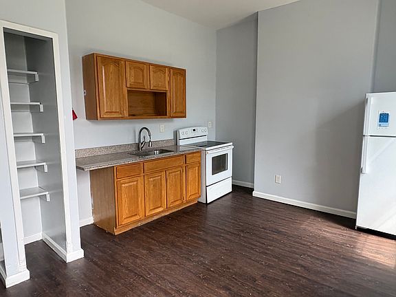 2nd image of 384 Washington St #1R