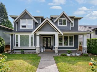 13632 Blackburn Ave, White Rock, BC V4B2Y8