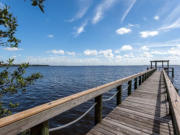 2nd image of 2865 Bayshore Trails Dr