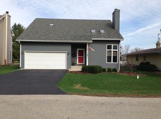 5510 Oakwood Dr, Oakwood Hills, IL 60013