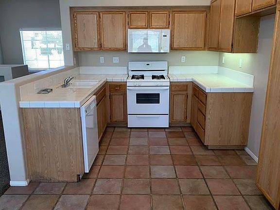 4th image of 44364 Galicia Dr